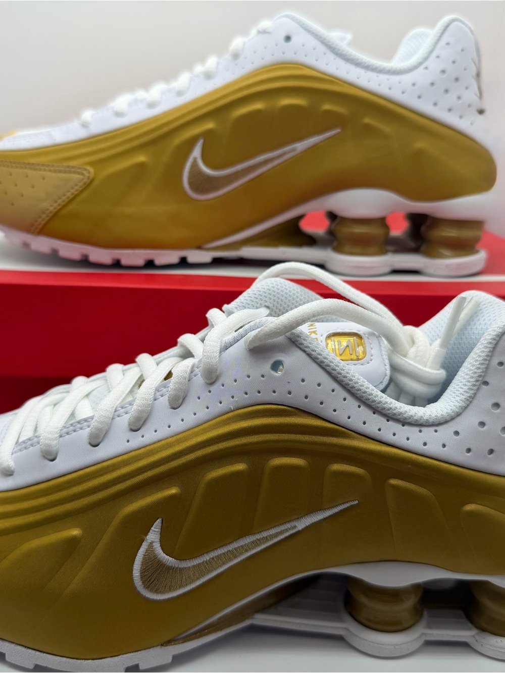 Nike Men’s White and Gold Shox Sneakers